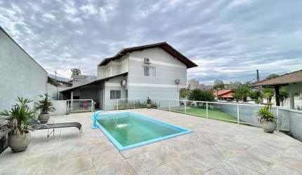 Casa para Venda em Blumenau, Salto Weissbach, 3 dormitórios, 1 suíte, 3 banheiros, 3 vagas