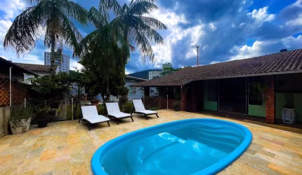 Casa para Venda em Blumenau, Garcia, 3 dormitórios, 1 suíte, 5 banheiros, 2 vagas