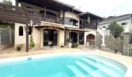 Casa para Venda em Blumenau, Garcia, 5 dormitórios, 2 suítes, 5 banheiros, 2 vagas