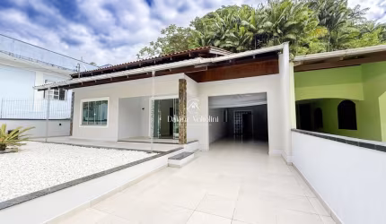 Casa para Venda em Blumenau, Garcia, 3 dormitórios, 1 suíte, 3 banheiros, 2 vagas