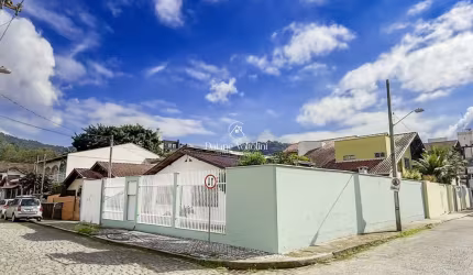 Casa para Venda em Blumenau, Garcia, 3 dormitórios, 1 suíte, 3 banheiros, 2 vagas
