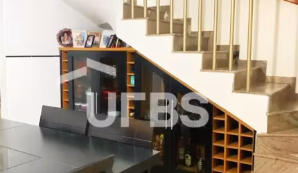 vendo sobrado com 5 quartos e duas suítes no setor jaó
