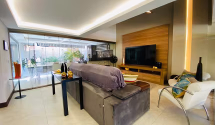 BELLÍSSIMA CASA 100% MOBILIADA COM ALTO PADRÃO
