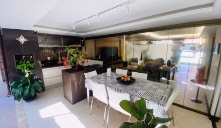 BELLÍSSIMA CASA 100% MOBILIADA COM ALTO PADRÃO