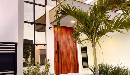 BELÍSSIMA CASA COM PROJETADOS EM CONDOMÍNIO