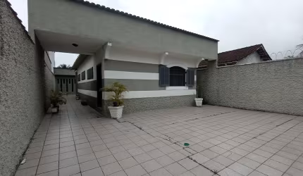 Casa com 2 dormitórios, sendo 1 suíte + Edícula
