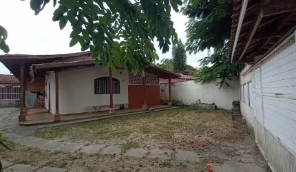 Casa  com 3 dormitórios á 100 metros da Praia de Vista Linda - Bertioga /SP