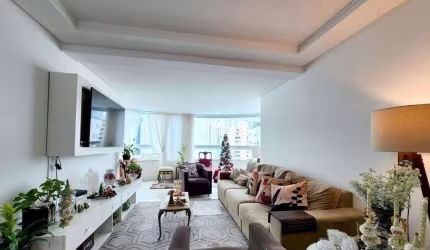 Excelente empreendimento com 03 suítes a poucos metros do mar em Balneário Cambo