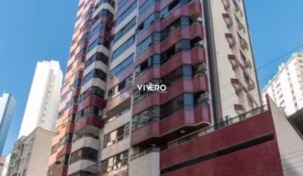 Amplo apartamento vista mar com 05 suítes em Balneário Camboriú