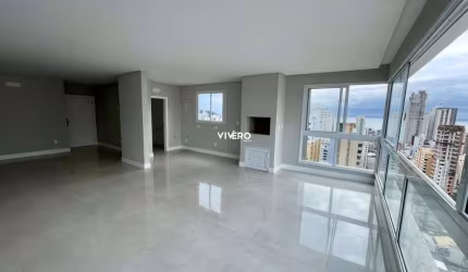 Apartamento com 3 suítes no Centro de Balneário Camboriú