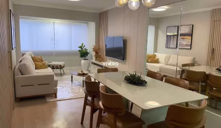 Apartamento todo reformado quadra mar com 2 dormitórios
