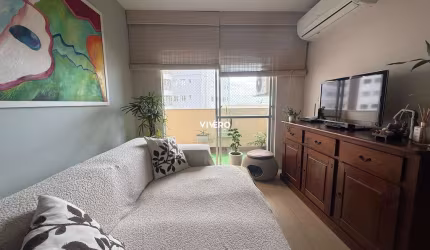 Apartamento de 2 dormitórios com vista mar no Centro de Balneário Camboriú