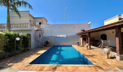 Excelente casa com piscina bem próximo ao Centro de Arapongas - Paraná