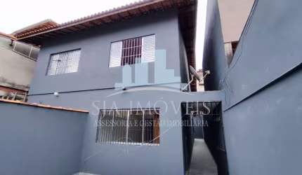 Sobrado disponível para venda no bairro do Jardim Peri,  2, suítes, 2 vagas de garagem e 246 m² de terreno.