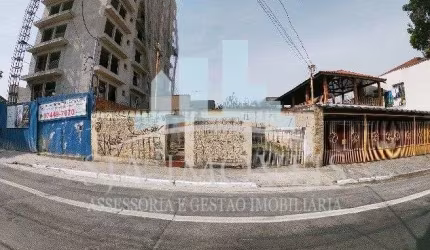 Terreno de 322,5 mts com área construída