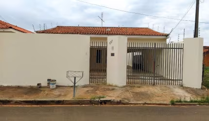 Casa com 3 quartos à venda na Rua Araguaia, Iporã, Araçatuba, 157 m2 por R$ 290.000
