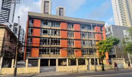 Apartamento à venda na Madalena, Recife-PE: 2 quartos, sala ampla, 2 banheiros, 1 vaga de garagem e 65m² de área. Venha conferir!