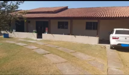 A&M IMOVEIS VENDE EXELENTE CASA COM QUINTAL GIGANTE