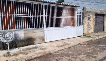 A&M IMOVEIS VENDE DUAS CASAS NO MESMO LOTE NA AR 11 EXELENTE LOCALIZAÇAO