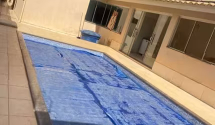 A&M IMÓVEIS VENDE EXCELENTE CASA NO SETOR DE MANSÕES COM LAZER COMPLETO