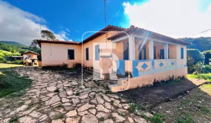Fazenda à venda, 4 quartos, 1 suíte, 2 vagas, Centro - Queluzito/MG