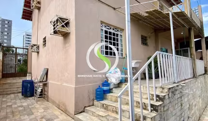 Casa Duplex no Parque 10 – para locação .
