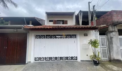 Casa com 3 quartos à venda na Rua Galdino Antônio Barbosa, 107, Cidade Jardim, Mogi das Cruzes por R$ 580.000