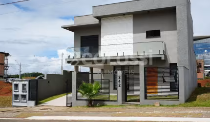 Sobrado à venda no bairro Cidade dos Lagos - Guarapuava/PR