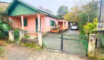 Terreno 11 x 30 com 2 casas