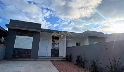 Casa com pátio nos fundos amplo na Bom Sucesso!