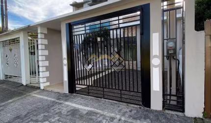 CASA MODERNA PRÓXIMA AO STOP E ARENA BEACH