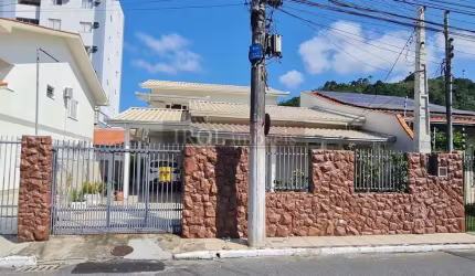 Casa com 3 quartos à venda no Centro, Itajaí , 195 m2 por R$ 1.690.000