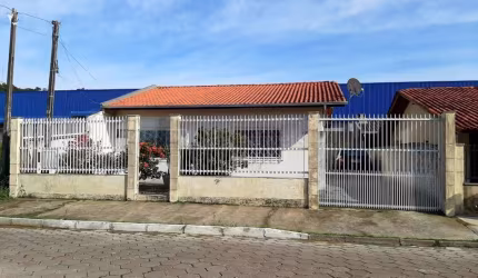 Casa com 2 quartos à venda no Espinheiros, Itajaí , 180 m2 por R$ 420.000