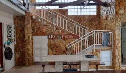 Casa ampla com terreno aos fundos à venda no bairro São Judas - Itajaí/SC