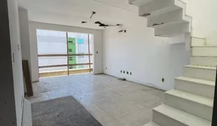 Atlântica Imóveis tem excelente Cobertura com 2 dormitórios à venda por R$ 780.000 - Cavaleiros - Macaé/RJ.