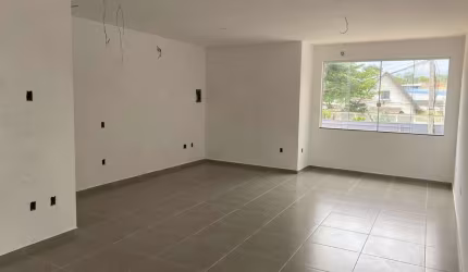 Sala para alugar, 38 m² por R$ 1.360,01/mês - Extensão Serramar - Rio das Ostras/RJ