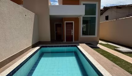 Casa à Venda em Village Rio das Ostras - 3 Dormitórios, Piscina e Varanda Gourmet por R$ 530.000