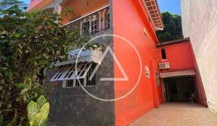 Atlântica Imóveis tem excelente casa à venda no Jardim Santo Antônio - Macaé/RJ.