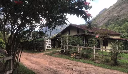 Sítio com 9 dormitórios à venda, 229 m² por R$ 1.500.000,00 - Amorosa - Conceição de Macabu/RJ