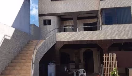 Casa com 3 dormitórios à venda, 600 m² por R$ 890.000,00 - Praia Campista - Macaé/RJ