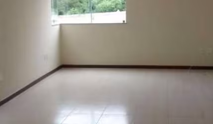 Atlântica Imóveis tem excelente casa para locação - Granja dos Cavaleiros - Macaé/RJ.