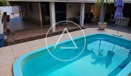 Casa 03 quartos com piscina e área gourmet no Ouro Verde