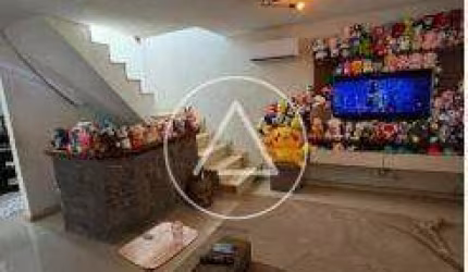Excelente casa duplex em condominio fechado no bairro da Glória em Macaé
