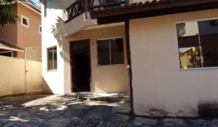 Excelente casa duplex com 04 quartos em condomínio fechado na Gloria