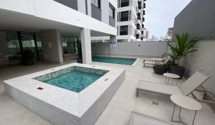 Apartamento novo no coração do Estreito com vaga dupla e hobby box