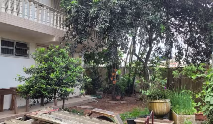 Casa com viabilidade comercial em rua com boa movimentação de veículos no Estreito