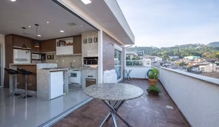 Cobertura 4 quartos, 2 suítes , 2 garagens e Vista Livre no bairro João Paulo  R$1.990.000,00