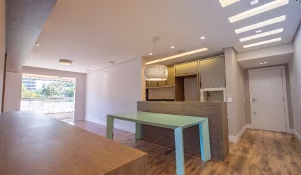 Apartamento à venda, 3 dormitórios, 2 suítes, 1 escritório e 2 garagens no bairro João Paulo, Florianópolis/SC