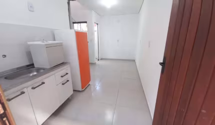 Casa em condomínio fechado com 2 quartos para alugar na Rua Manoel Soares D'Azevedo Maia, 346, Carianos, Florianópolis por R$ 2.500