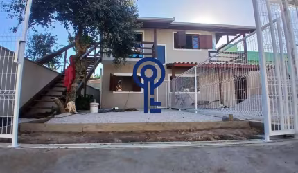 Casa em condomínio fechado com 2 quartos para alugar na Travessa Ibiza, 126, Campeche, Florianópolis por R$ 3.450